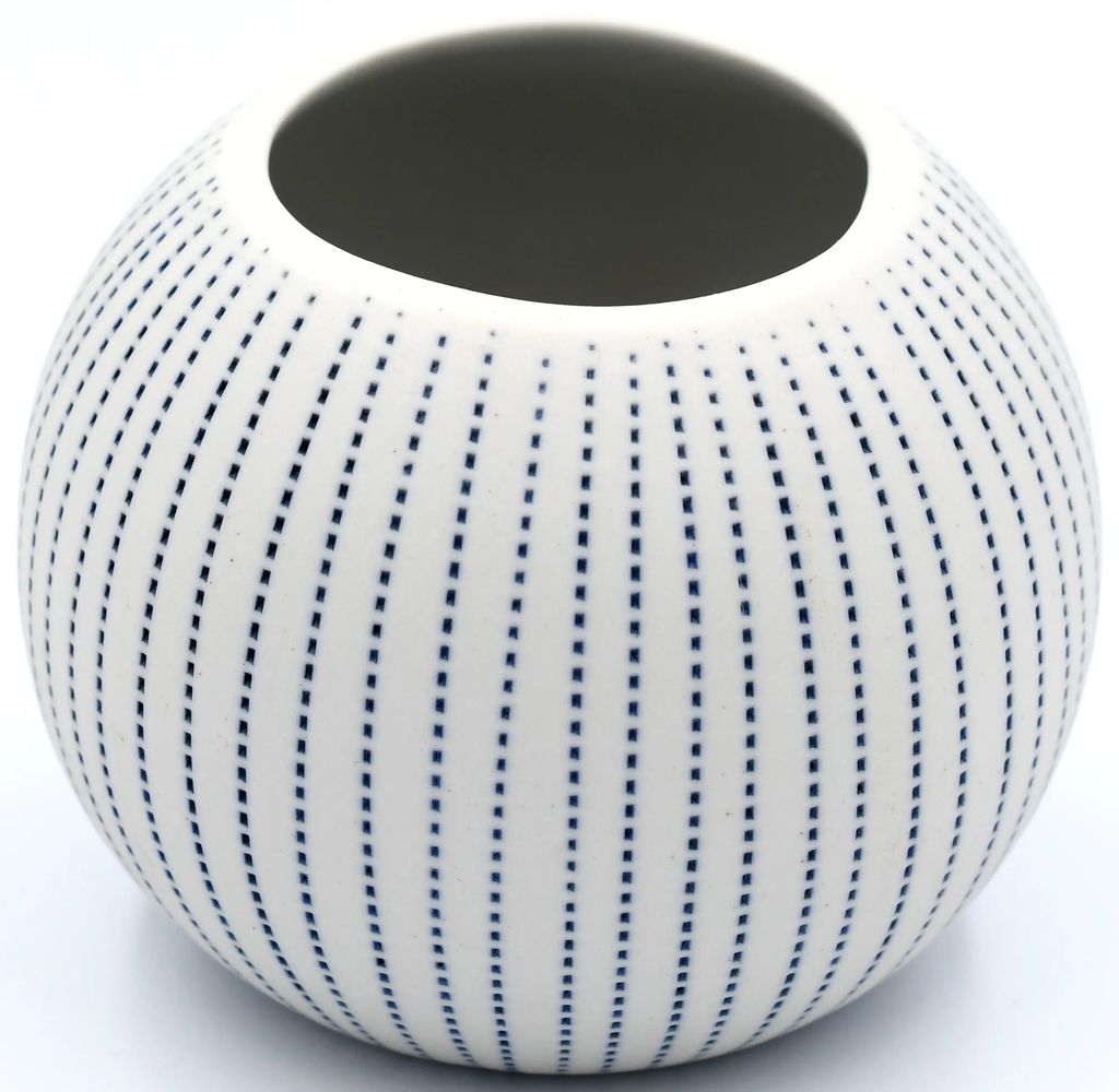 Pettra Medium Vase/White